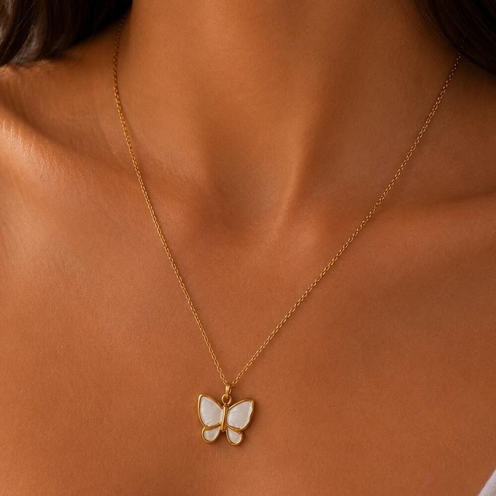Delicate butterfly necklace D100